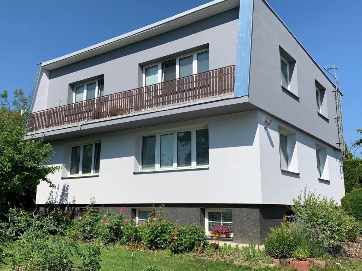 Pension Milada Klecany Екстер'єр фото