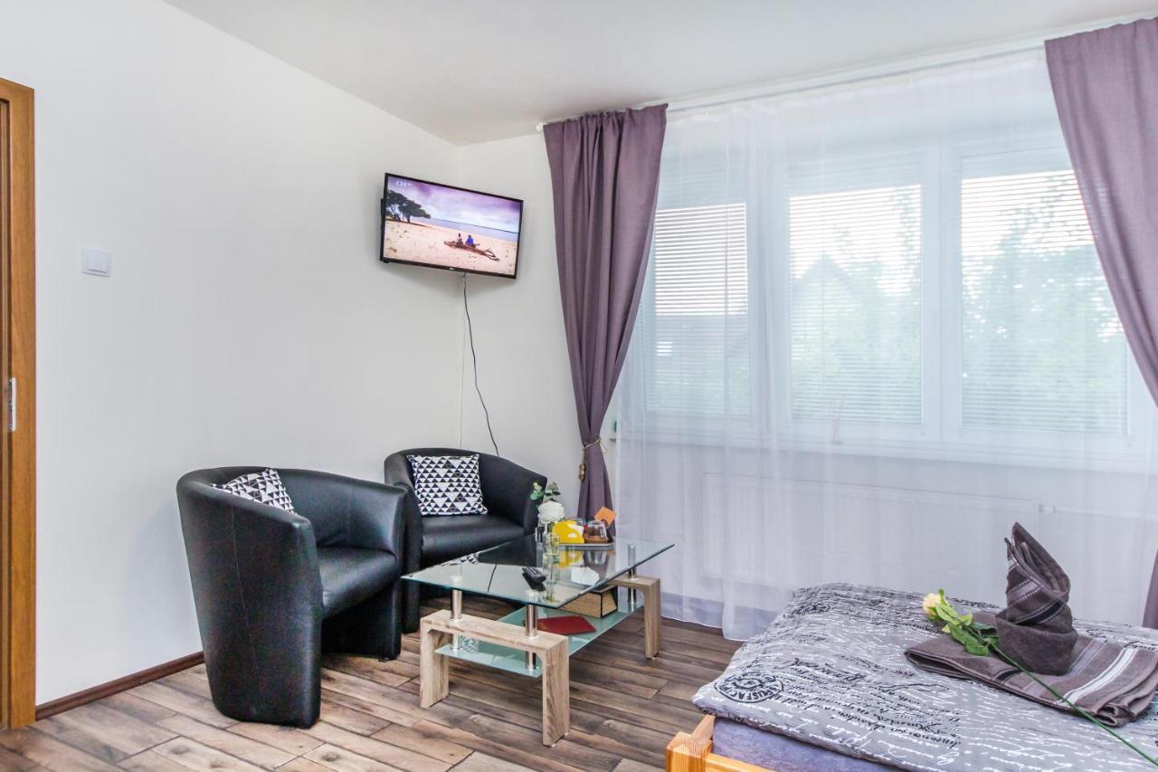 Pension Milada Klecany Екстер'єр фото