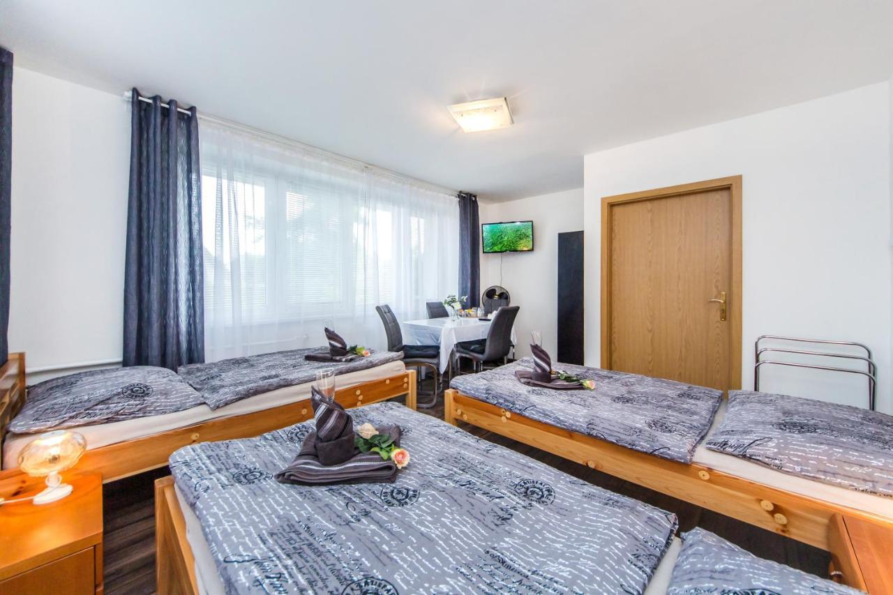 Pension Milada Klecany Екстер'єр фото