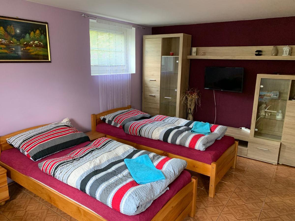Pension Milada Klecany Екстер'єр фото